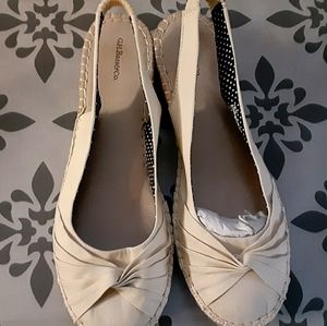 G.H. Bass & Co. Cream/ Tan Flats